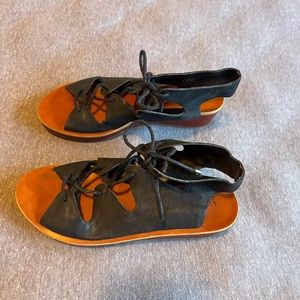 Lucky brand leve upsandals